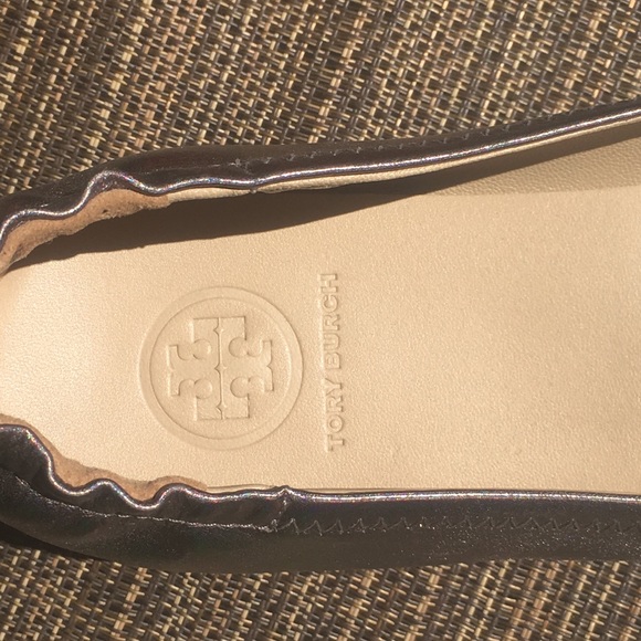 Tory Burch Minnie packable flat hologram gunmetal - Picture 7 of 8